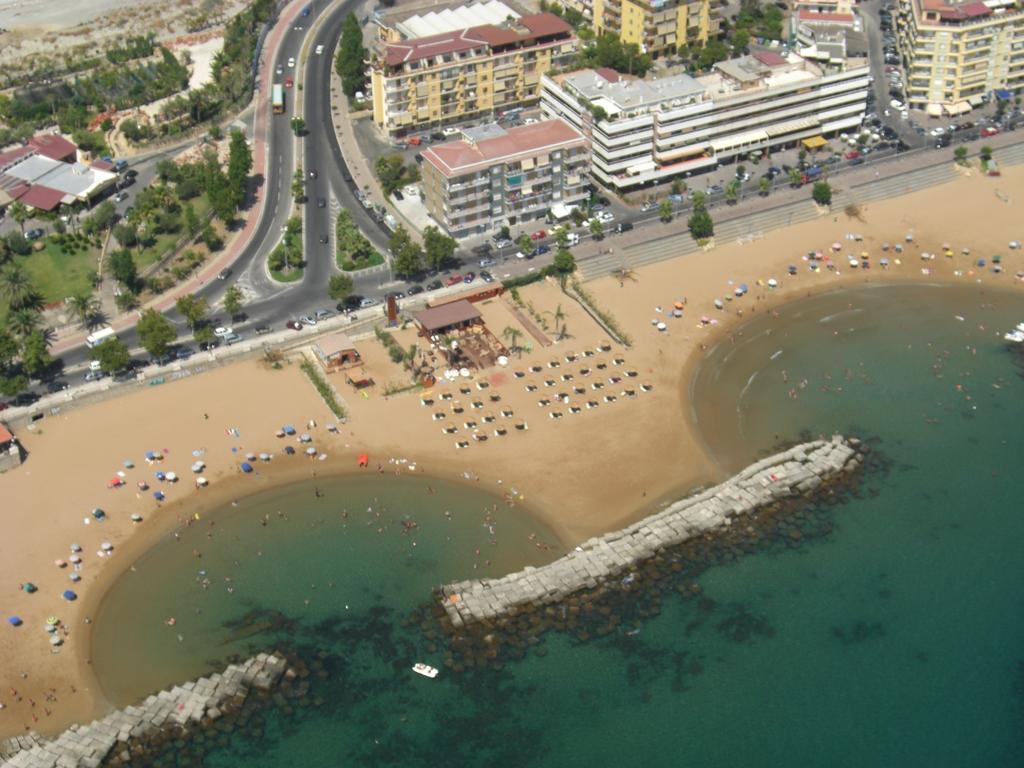 Affitti Brevi- Mediterraneo クロトーネ エクステリア 写真